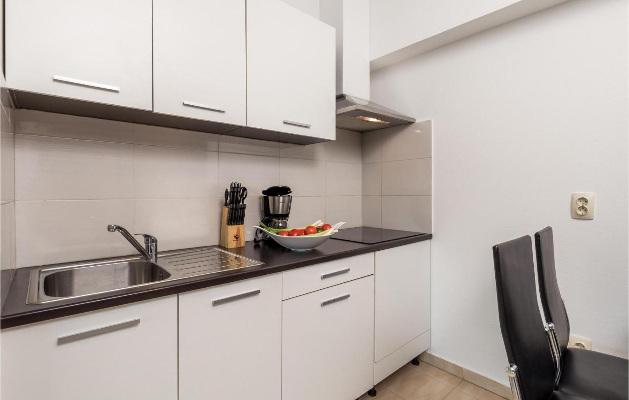 Stunning Apartment In Vrh Vrh  Exterior photo