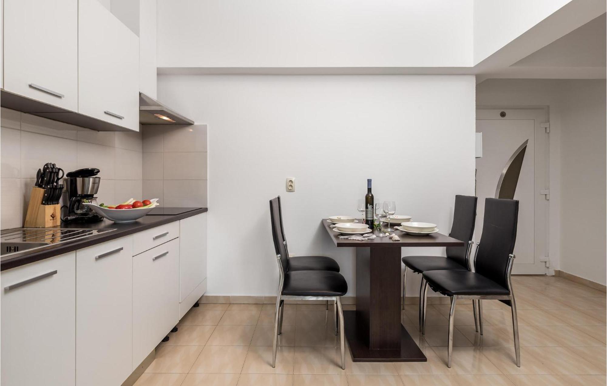 Stunning Apartment In Vrh Vrh  Exterior photo
