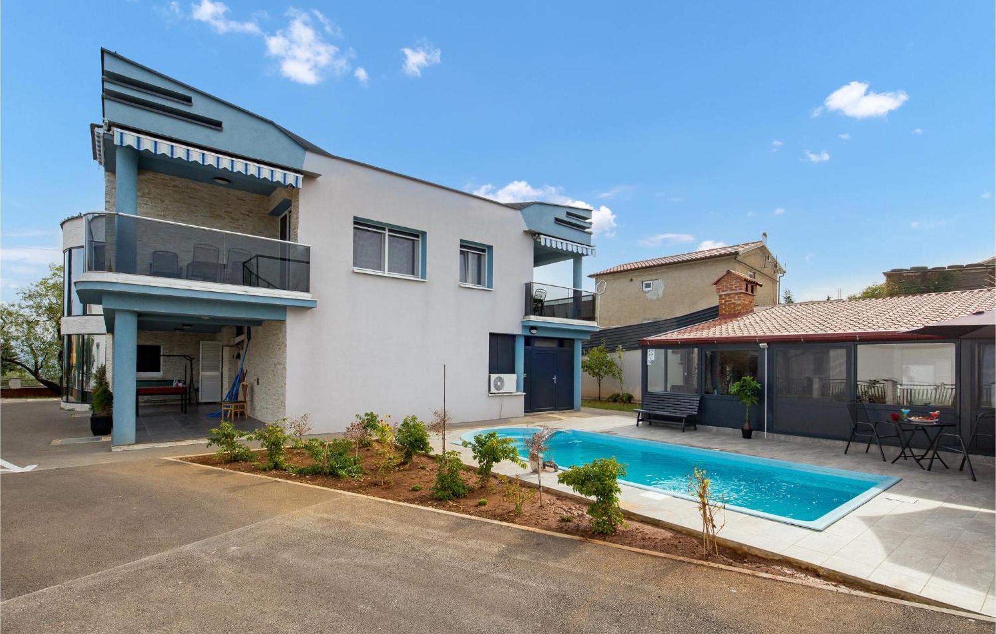Stunning Apartment In Vrh Vrh  Exterior photo
