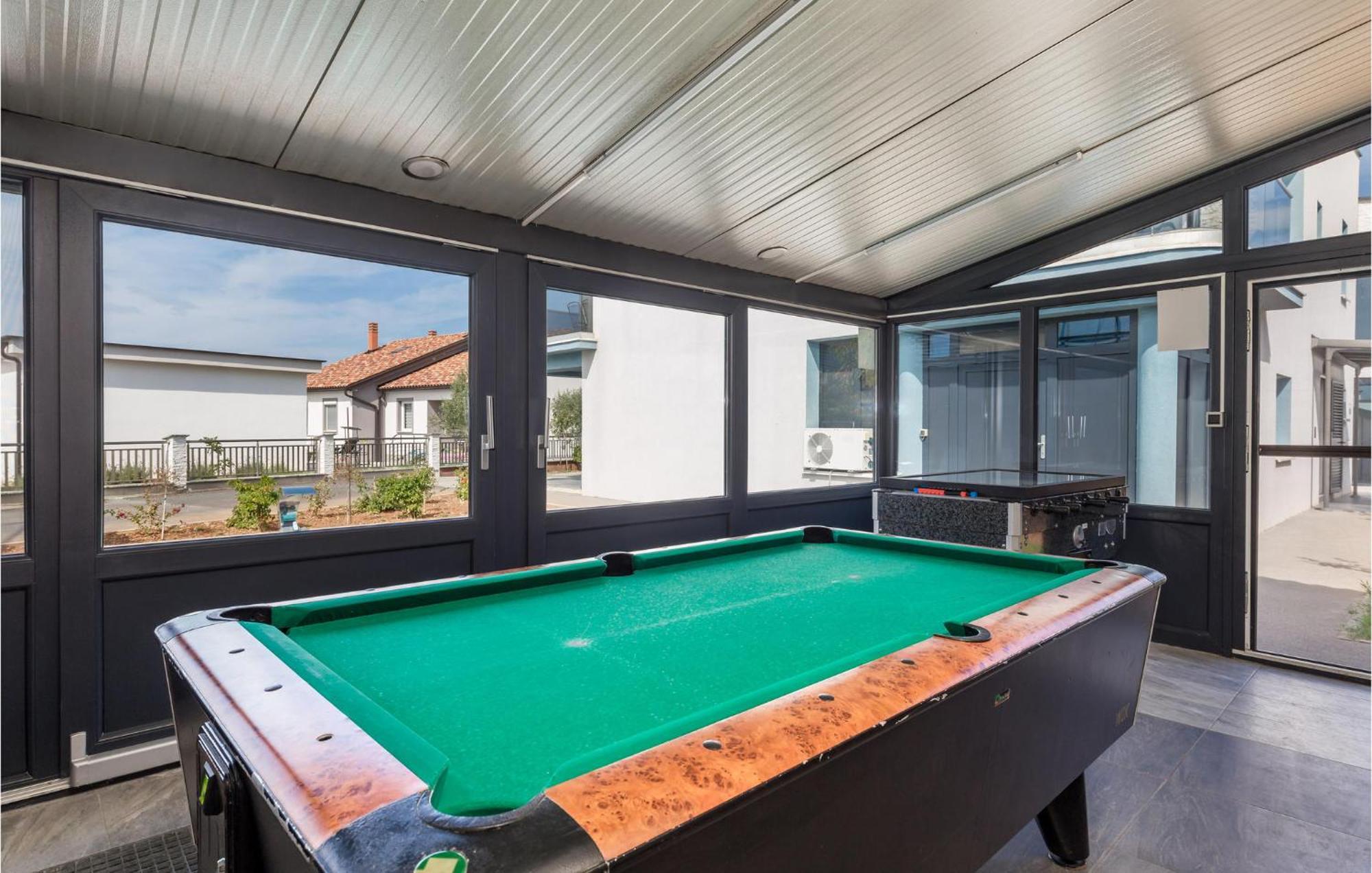 Stunning Apartment In Vrh Vrh  Exterior photo