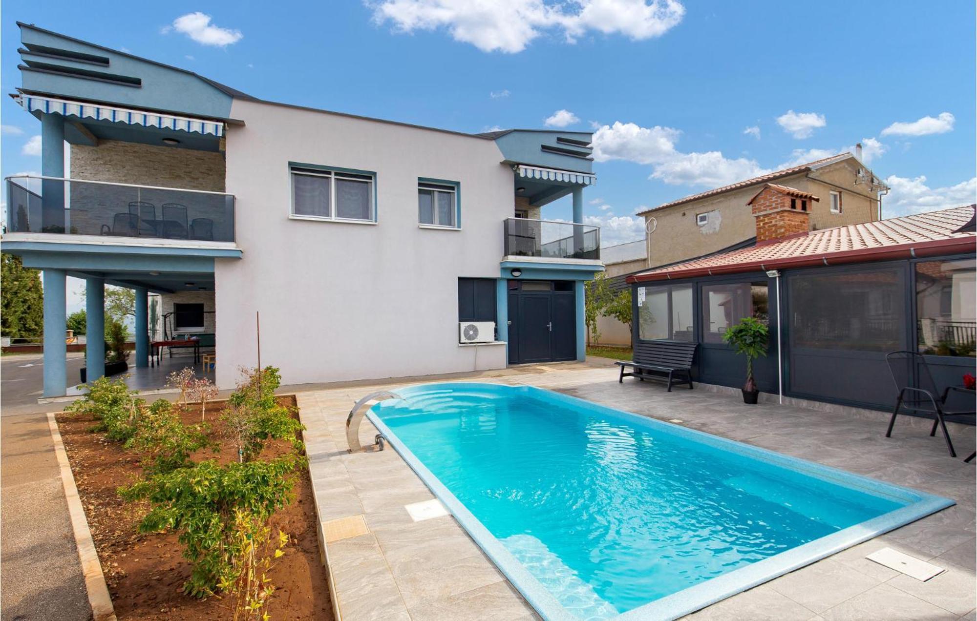 Stunning Apartment In Vrh Vrh  Exterior photo